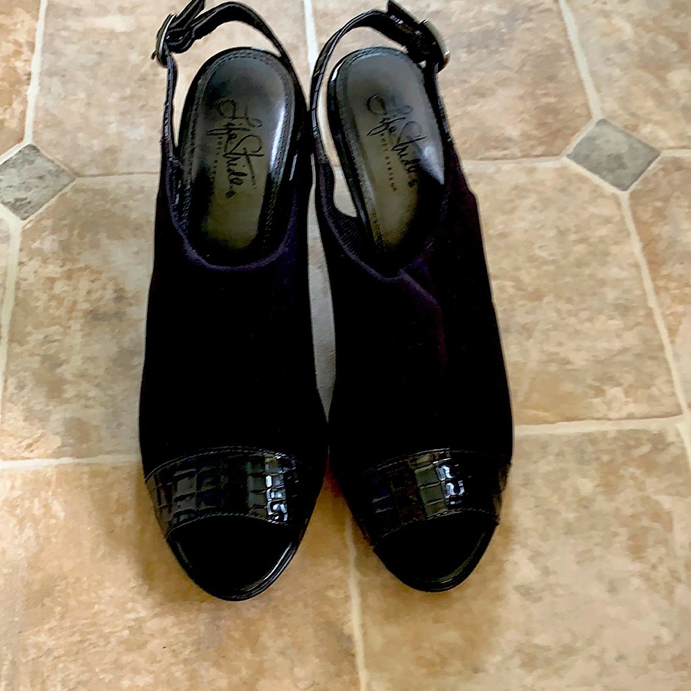 Women’s black dress shoes